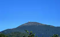 Blick von S�den zum Gipfel des Gro�en Belchen (Grand Ballon), mit 1424m h�chster Berg der Vogesen, Sept.2016