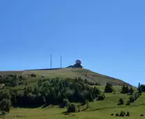 der Gipfel des Gro�en Belchen von Westen gesehen, der h�chste Berg der Vogesen tr�gt seit 1997 eine Radarstation f�r die zivile Luftfahrt, Sept.2016