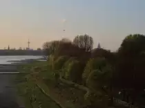 Frühlingshafte Abendstimmung in Köln.

Köln Rodenkirchnerbrücke, 03. April 2017