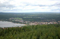 Blick auf den See Siljan vom Turm Vidablick südlich von Rättvik.
Aufnahme: 31. Juli 2017.