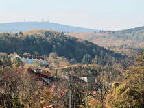 Am 03. November 2017 war bei diesigem Wetter ein  Blick von Wernigerode in Richtung Brocken möglich.