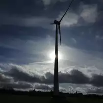 IM HOHEN WESTERWALD
 ..über Deine Höhen pfeift der Wind so kalt.... gemäß dem Motto des alten Liedes
findet man auf den Höhenzügen des WESTERWALDES zahlreiche Windenergie-Anlagen wie
diese bei FRIEDEWALD,bei traumhaftem Fotowetter am 30.1.2018.....