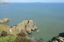 Dem städtischen Trubel in Dublin entfliehen und in die Natur abtauchen, kann man sehr gut auf der nördlich gelegenen Halbinsel Howth. Vorbei am Hafen des kleinen Fischerörtchen gelangt man auf den Rundwanderweg, der an den Klippen entlang führt. 
Aufnahme: 12. Mai 2018.