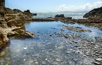 Felsen an der Südküste von Howth head östlich von Dublin. Aufnahme: 12. Mai 2018.