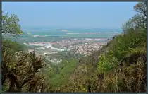 Blick vom Hexentanzplatz auf die Stadt Thale. (21.04.2018)