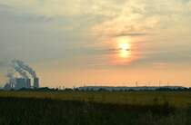 Am Abend des 10.6.2018 gelang es mir diesen Sonnenuntergang in der Nähe von Rommerskirchen mit Blickrichtung Neurath festzuhalten.