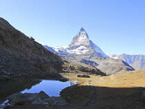 Matterhorn und Riffelsee in einer Höhe von 2770 m ü. M.am 14. Oktober 2019