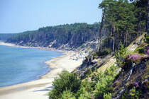 Die Steilküste am Oststrand von Ustka (Stolpmünde) in Hinterpommern. Aufnahme: 20. August 2020.
