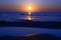 Sonnenuntergang vor  Wydma Czołpińska im Slowinzischen Nationalpark in Hinterpommern, Polen. Aufnahme: 18. August 2020.
