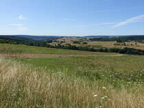 Ausblick vom Kreuzberg (450M)auf die Gemeinde Waldberg, Lkr. Rhön-Grabfeld (08.07.2018)