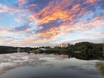 Hier in Natur geprägter, sanft hügeliger Landschaft, direkt am Zeulenrodaer Meer, befindet sich das Bio-Seehotel in herrlich ruhiger Umgebung. Abendstimmung an Talsperre Zeulenroda. Foto 31.05.2020
