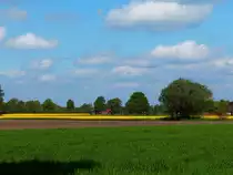 Blick über die zu Neuenkirchen (Kr. Steinfurt) gehörende Bauerschaft Landersum, 03.05.2022