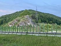 Blick vom Haltepunkt Schelklingen-Schmiechen am 15. Mai 2022 bei warten auf den letzten Zug des Tages.