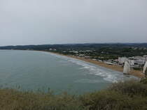 Vieste, Ausblick vom Castello auf den Pizzomunno Strand (26.09.2022)