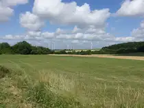 Windpark und Felder bei Gilzem, Südeifel (23.06.2022)