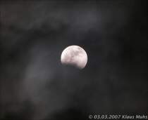 Die Mondfinsternis beginnt hier f�r den Mond von Wanne-Eickel, danach kam leider die Wolkendecke.03.03.2007