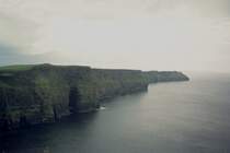 Kein Postkartenwetter - und gerade deshalb so bedr�ckend stimmungsvoll. 

Cliff of Moher im Juni 2001