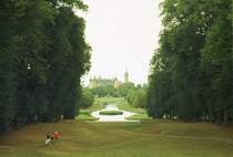Schwerin,
Blick �ber den Schlo�park auf das 150 Jahre alte Schlo�