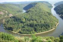 Blick von der Cloef auf die Saarschleife
http://de.wikipedia.org/wiki/Saarschleife