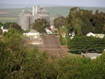 Bahnhof  Darling  N�rdlich von Kapstadt. Es handelt sich hier um eine Getreide Landschaft, deshalb die Silos.