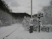 Da gab es noch echten Schnee....
R�ckblick auf den starken Winter 2005/2006
Aufnahme enstand 300m von Zuhause, an einem Bahn�bergang in Hagen-Dahl. 