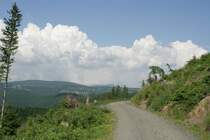Ein Unwetter braut sich �ber dem n�rdlichen Harzvorland zusammen. Die Thermik des Gebirgsrand katapultiert dabei die feuchte Luft bis in eine H�he von 10.000m. In der H�he kam es dann zu starken Hagelbildung, der dann �ber das Gebiet der Magdeburger B�rde niederschlug und Sch�den verursachte.