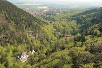 Nr.30 - Ilsestein. Der Ilsestein thront �ber dem Ilsetal. Schon Heinrich Heine war bei seiner Harzreis von diesem Platz sehr angetan. Von hier blickt man runter nach Ilsenburg und hoch zum Brocken.