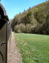 Blick aus dem Zug w�hrend der Fahrt zum Rennsteig, hier bei Manebach, 2005