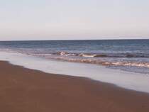 Entspannung pur...bei einer warmen Briese rauscht das Meer an den Strand von Maspalomas. Das Bild stammt vom 09.06.2008