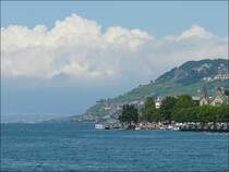 Blick vom Schiff aus auf den Genfer See mit der Anlegestelle Vevey March� fotografiert am 02.08.08. (Jeanny)