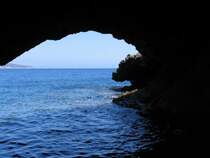 H�hle in die K�ste bei Favignana (Egadische Inseln) bei Sizilien am 30-5-2008.