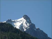 Die Bergstation mit Panorama Terrasse, Restaurant und Caf� auf der Aiguille du Midi (3897 m) ist von Chamonix-Mont-Blanc aus mit einer Seilbahn zu erreichen. 03.08.08 (Jeanny) 