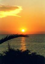 CARVOEIRO, 19.11.1998, Sonnenuntergang bei Algar Seco -- Foto eingescannt
