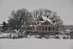 einst ein stolzes Gutshaus doch �ber die Jahre hin ist nun langsam eine Ruine drau� geworden - Winter 2010 N�he Velgast