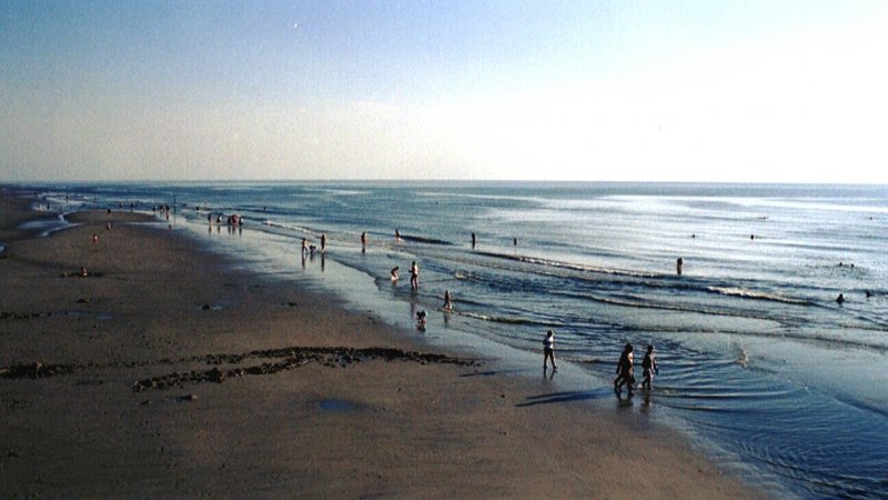 Wanderer am Sandstrand von St. Peter-Ording, 2004