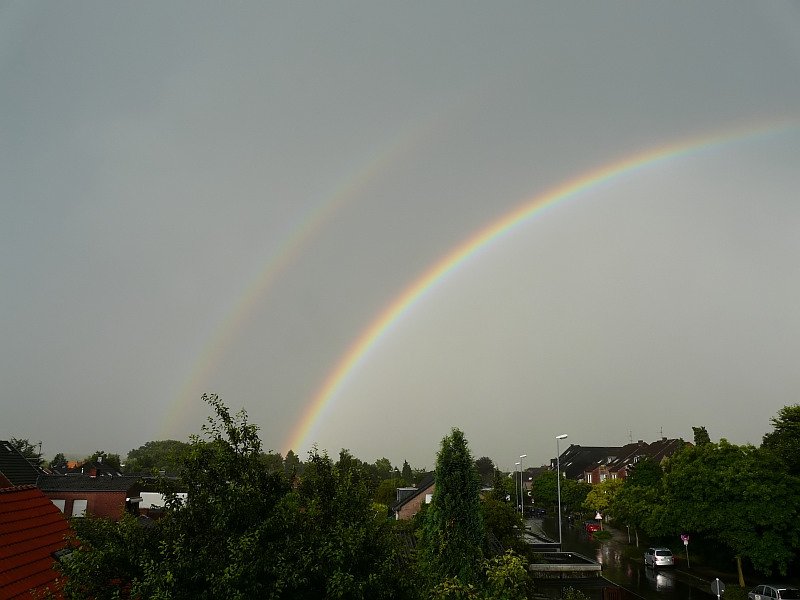 Was fr ein merkwrdiges Wetter heute ber Grefrath. So sah der Blick aus meinem Schlafzimmerfenster heute aus...das Bild stammt vom 08.07.2008.