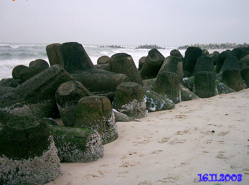 Wellenbrecher am Strand bei Hrnum Sylt, November 2003