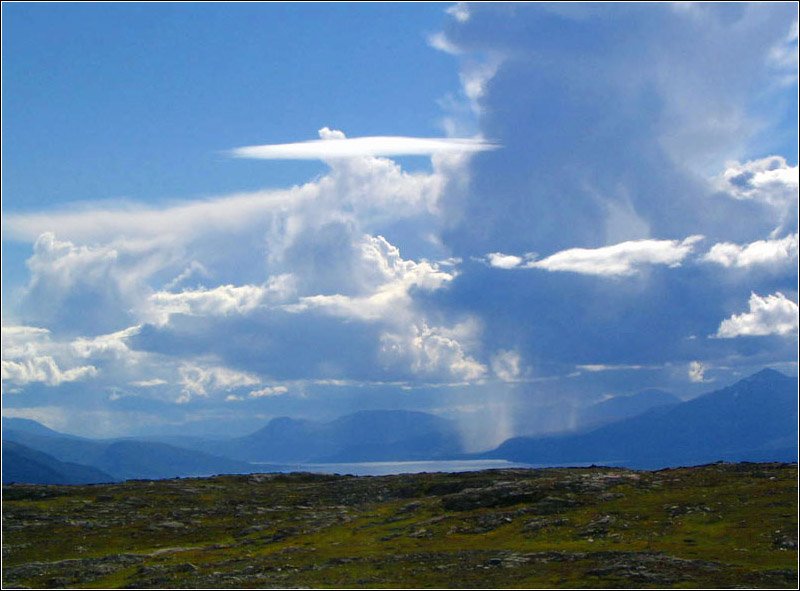 Wolken ber Nordnorwegen. 18.8.2004 (Matthias)