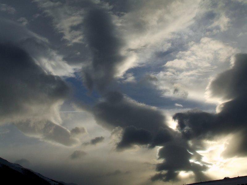 Wolkenformation mit  Fhnfischen  am Abend des 04.01.2008 ber dem Obergoms